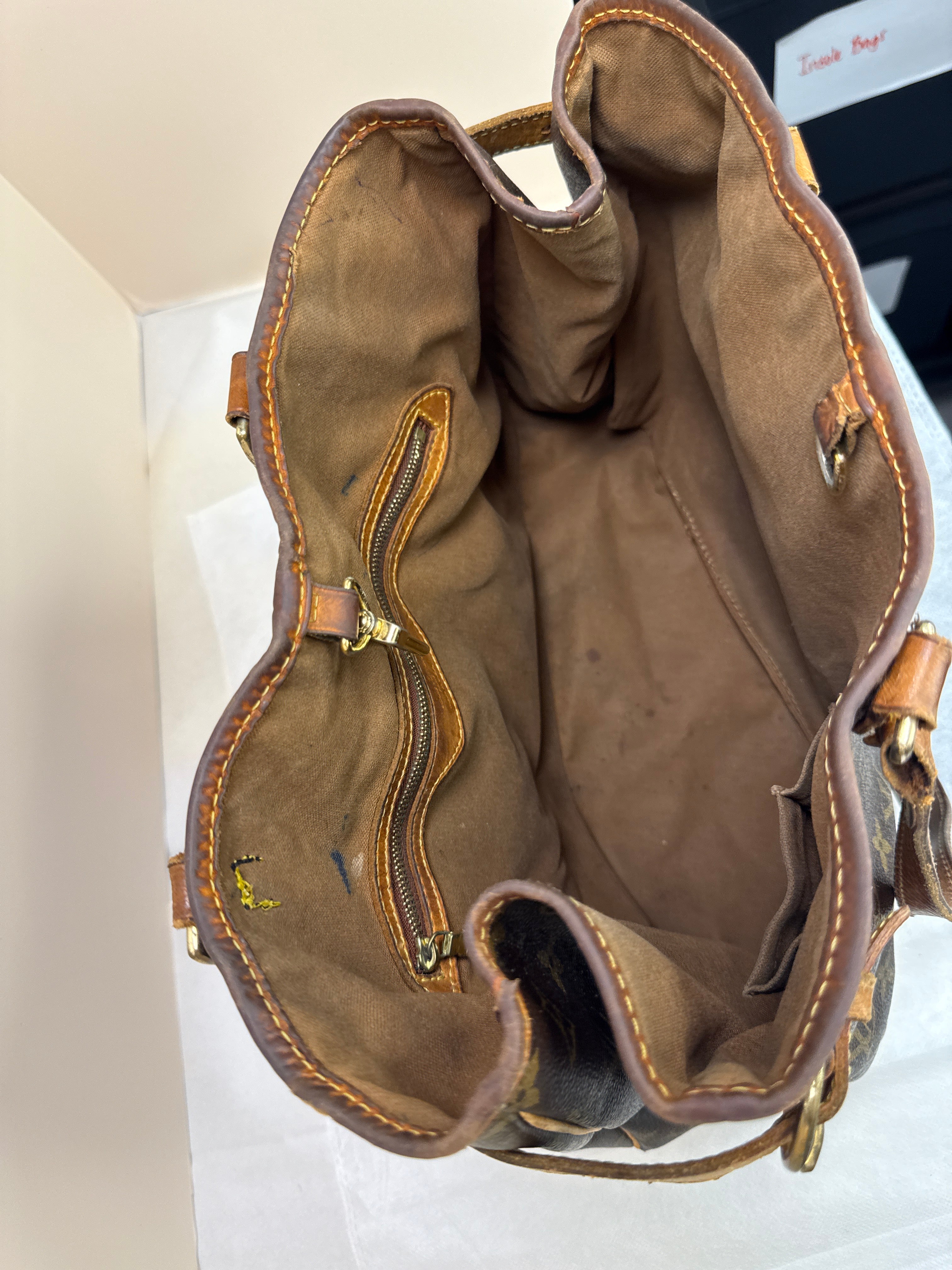 pre owned Louis Vuitton batignolles