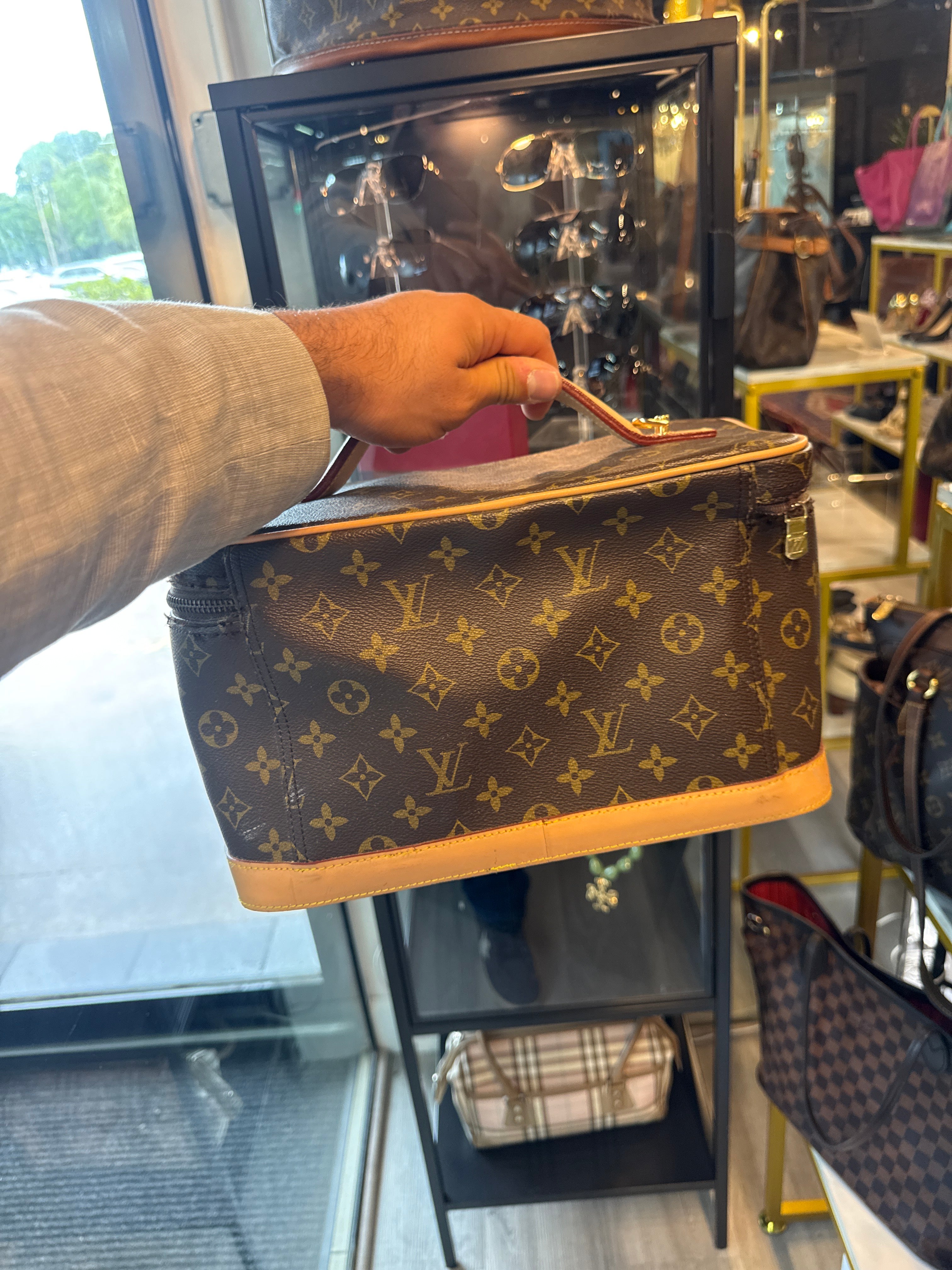 LV nice vanity