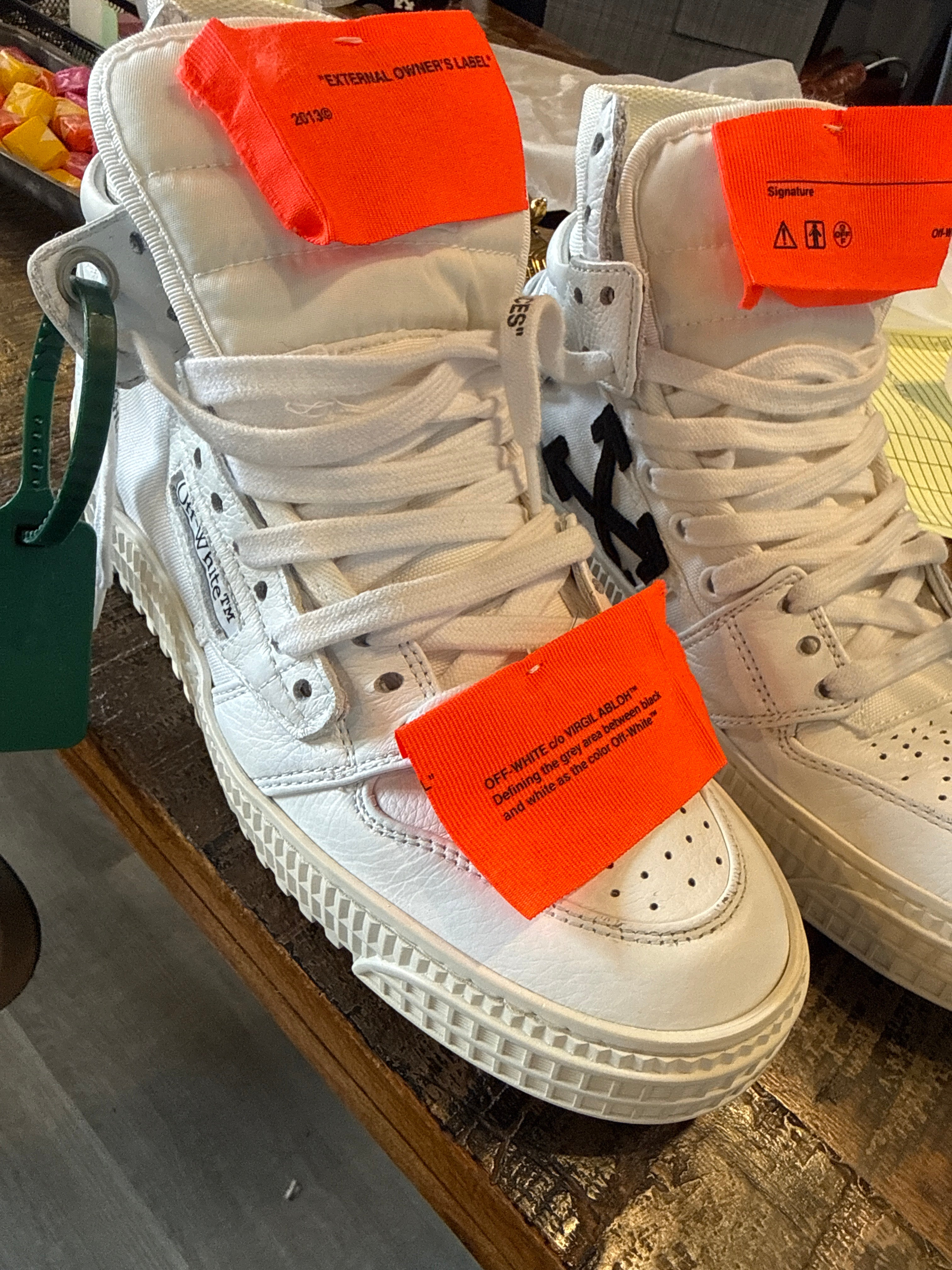 Off white sneaker